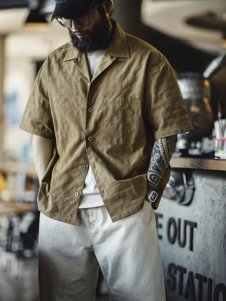 Men's Short Sleeves Shirt with Buttons and Chest Pocket