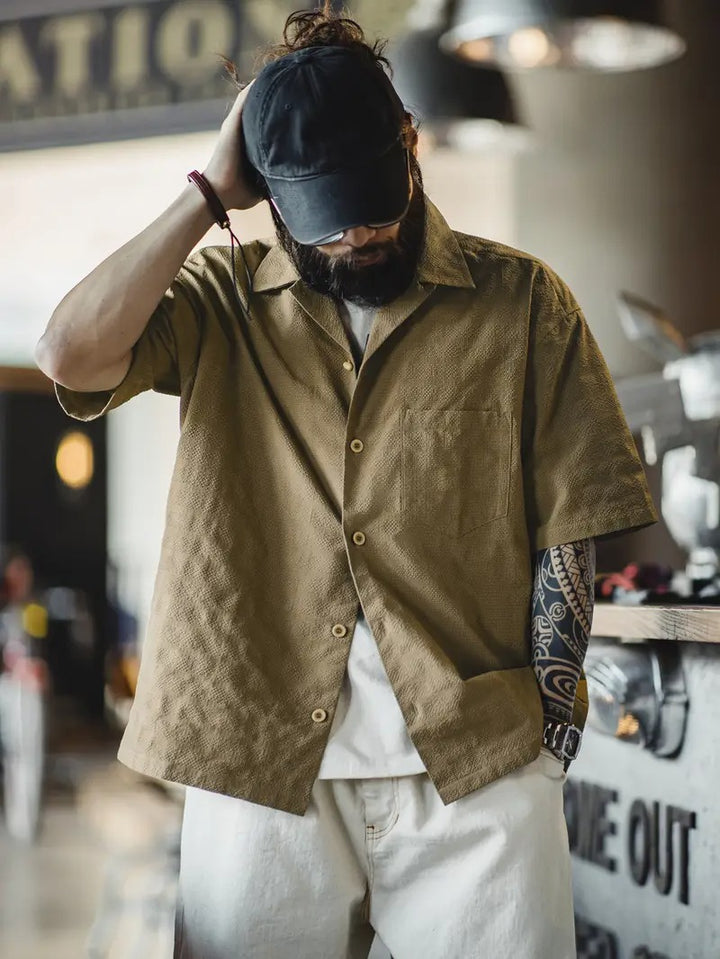 Men's Short Sleeves Shirt with Buttons and Chest Pocket