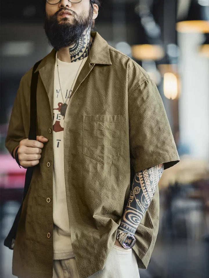 Men's Short Sleeves Shirt with Buttons and Chest Pocket
