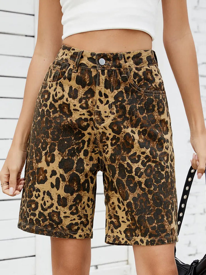 Women's Denim Short with High Waist and Leopard Print
