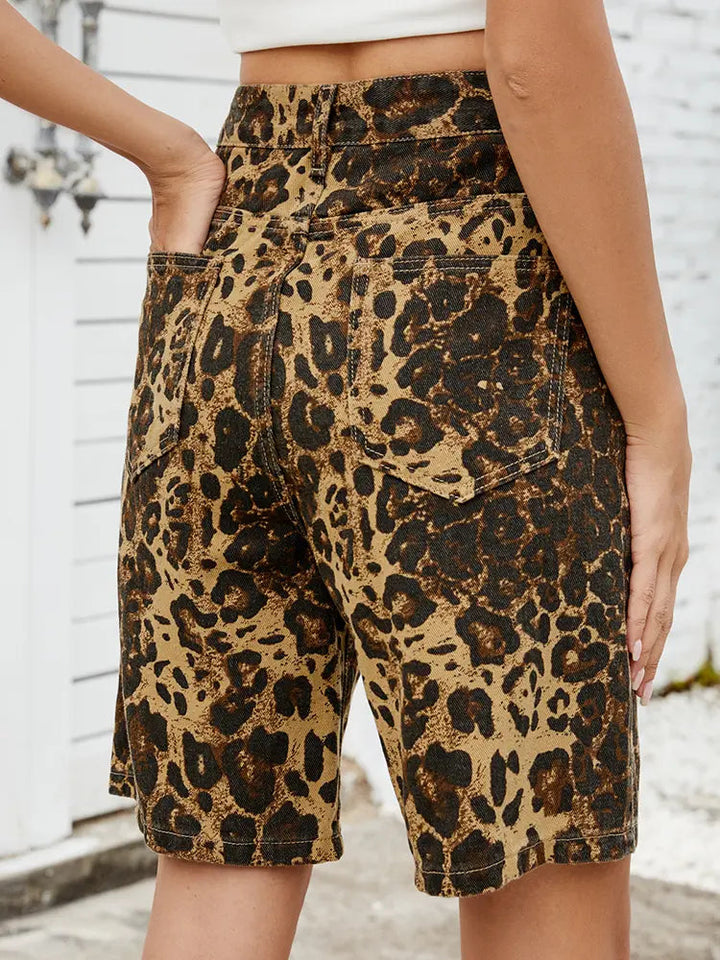 Women's Denim Short with High Waist and Leopard Print