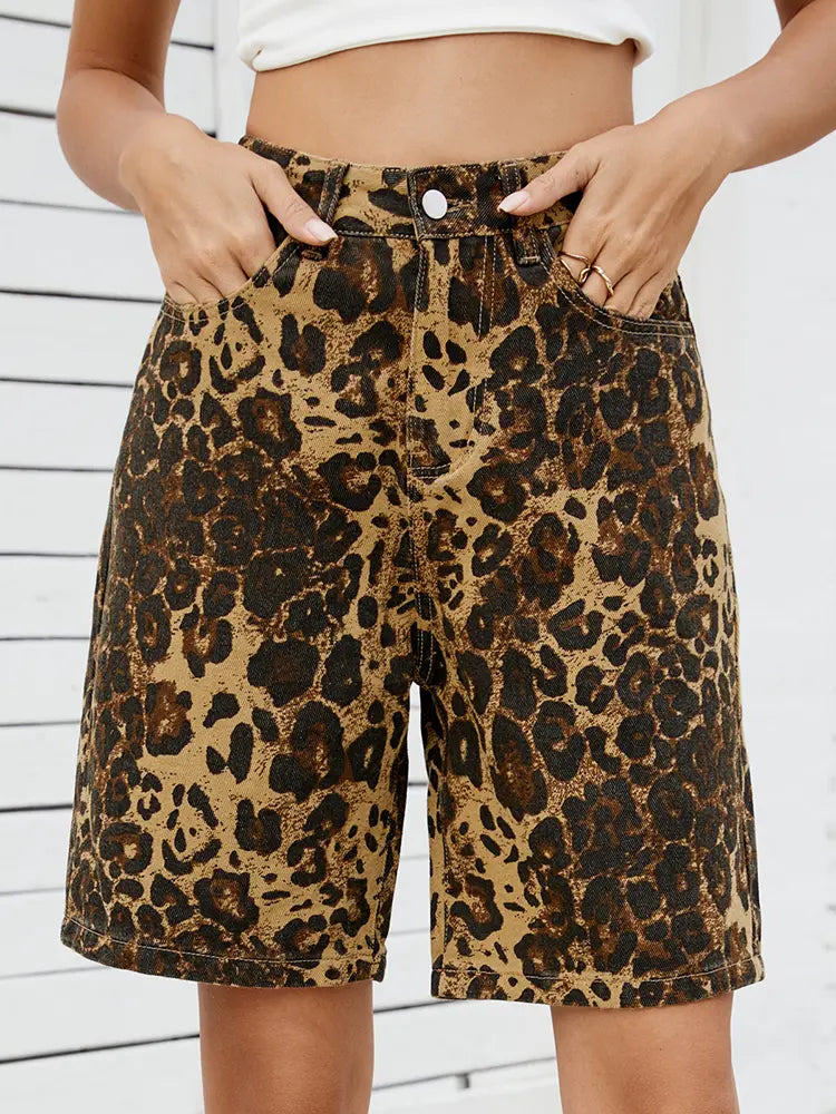Women's Denim Short with High Waist and Leopard Print