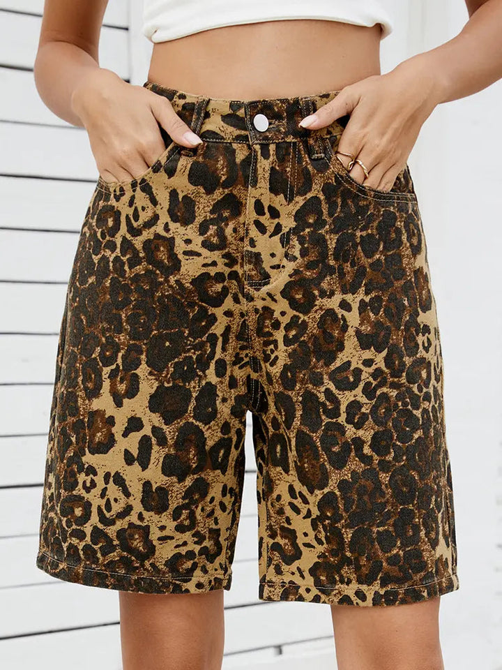 Women's Denim Short with High Waist and Leopard Print