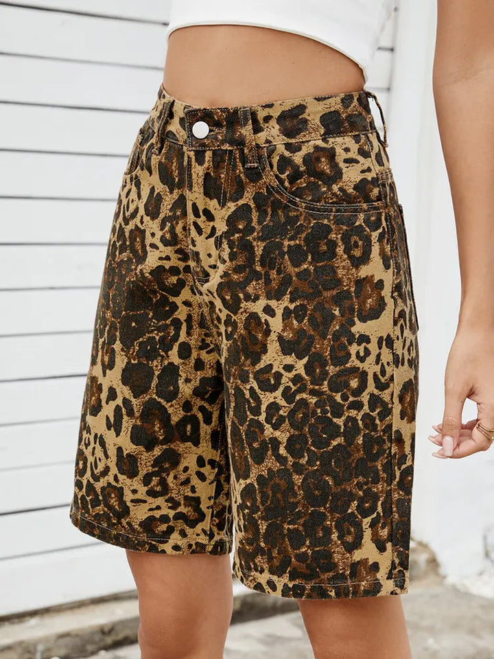 Women's Denim Short with High Waist and Leopard Print